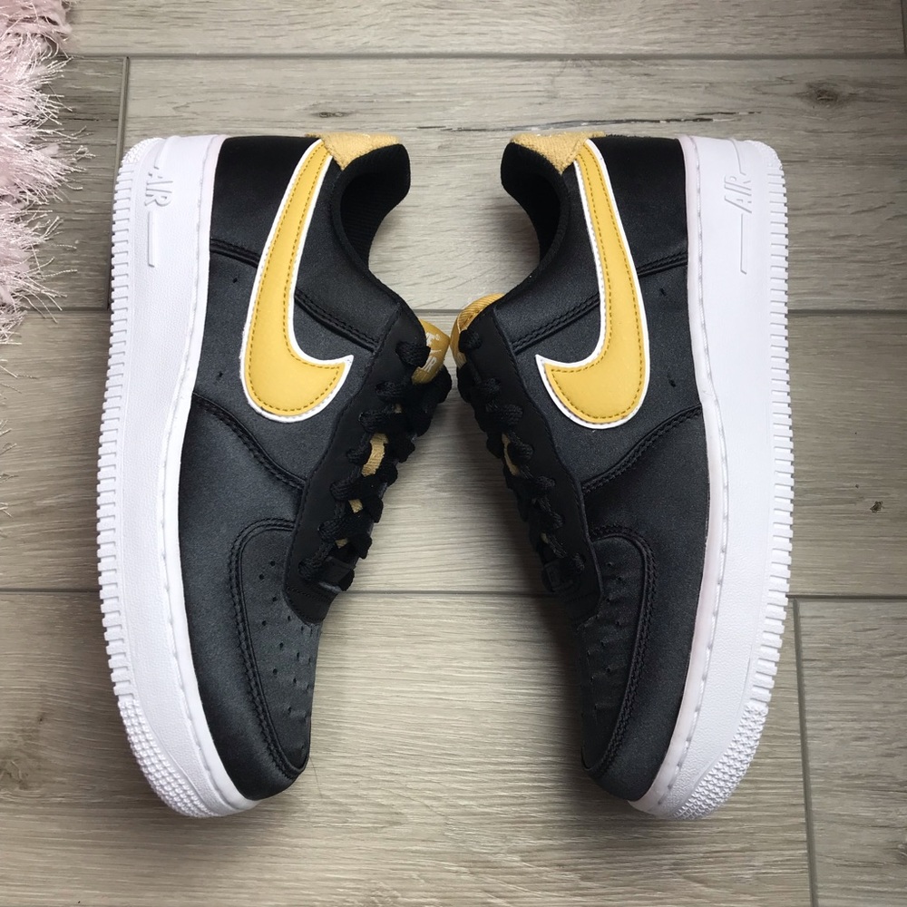 Nike Air Force 1 ‘07 SE Nylon Black & White - Picture 6 of 8